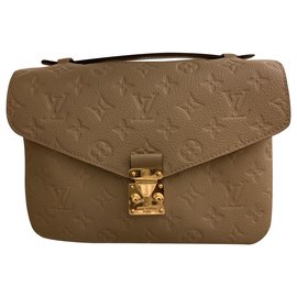 Louis Vuitton-Pochette Métis in empreinte leather-Taupe