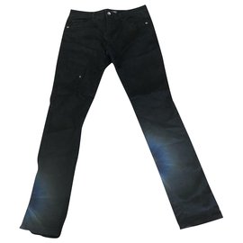 Guess-Un pantalon-Noir