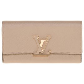 Louis Vuitton-Billetera Louis Vuitton Capucines en Pebble Taurillon-Beige