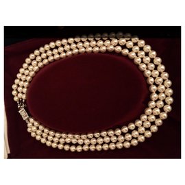 Autre Marque-White pearls  3 Jacqueline Kennedy's favorite jewelry rows'-White