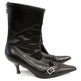 Prada schwarze Lederstiefel mit Kitten Heel Schwarz