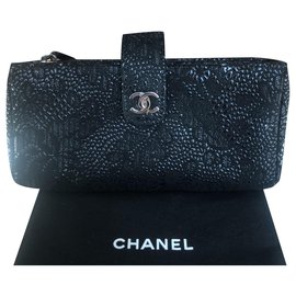 Chanel-Zeitlose klassische geprägte Kupplung-Schwarz