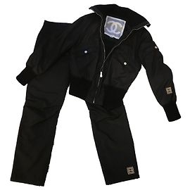 Chanel raro 02Un traje de identificación de línea deportiva Negro