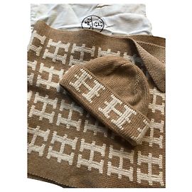 Conjunto de bufanda y gorro de cachemira Hermès Beige