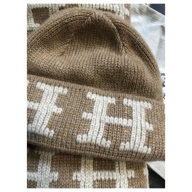 Hermès-Conjunto de cachecol e chapéu Hermès cashmeere-Bege