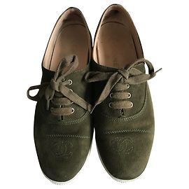 Chanel Baskets basses en daim Blanc Kaki