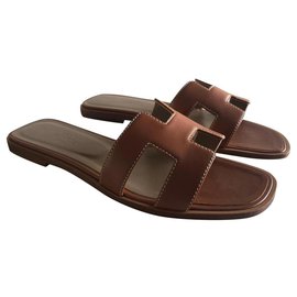 Hermès-Hermes, HERMES ORAN FLAT SANDALS NEW-Brown