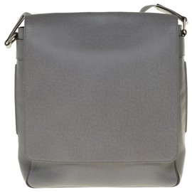 Louis Vuitton-Louis Vuitton Messenger unisex Roman MM bag in Taiga leather, Garniture en métal argenté-Grey