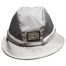 Chanel-Hüte-Grau