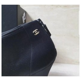 Chanel-Bottines Chanel en satin noir avec logo CC Sz.40-Noir