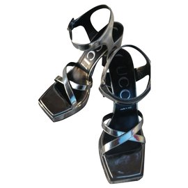 Gucci-Platform sandals-Metallic