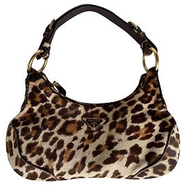 Prada Hand- oder Schulterbrieftasche, Sehr stilvoll. Beige