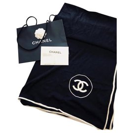 Chanel-Scialle Chanel in cashmere e seta CC-Nero