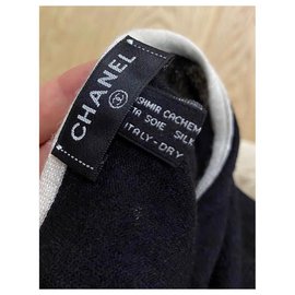 Chanel-Scialle Chanel in cashmere e seta CC-Nero
