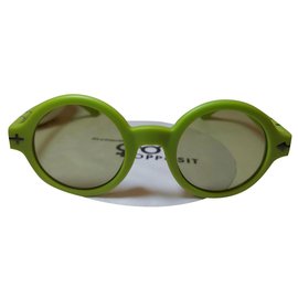 Autre Marque-Gegenüber grüner Sonnenbrille-Hellgrün