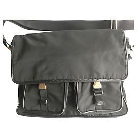 Borsa a tracolla Prada in nylon nero Nero