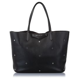 Borsa tote in pelle Antigona con borchie Givenchy nera Nero