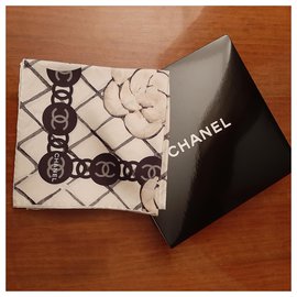 Chanel-Écharpe en soie-Blanc cassé