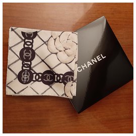Chanel-Foulard in seta-Bianco sporco