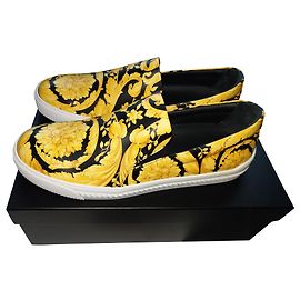 New vitello st Barocco from VERSACE size 44 Yellow