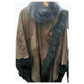 Autre Marque Capa de pele cáqui com capuz branco Caqui