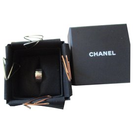 Chanel Anello bangle in argento sterling. Silver hardware
