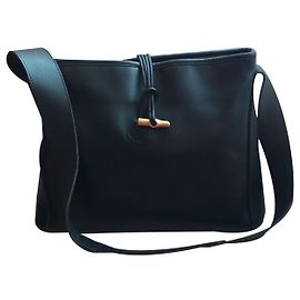 Longchamp Chic messenger bag! Black