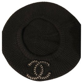 Chanel-Chapeaux-Noir