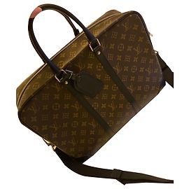 Louis Vuitton Porte Documents Voyage Marrone