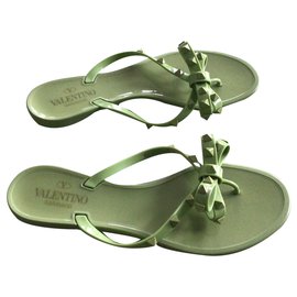 Valentino Garavani-Sandálias tanga em verde claro / grama-Verde claro