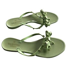 Valentino Garavani Thong sandals in light / grass green Light green
