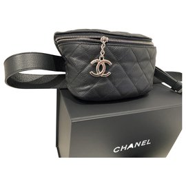 Chanel-Gürteltasche aus schwarz gemasertem Leder .-Schwarz