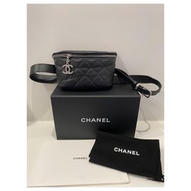 Chanel-Bolsa com cinto de couro granulado preto .-Preto