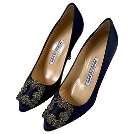 Manolo Blahnik hangisi Nero
