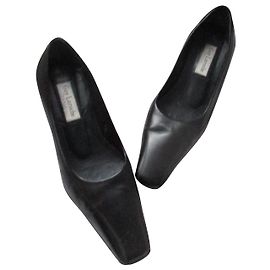 Guy Laroche Black Leather Pumps 36 Black