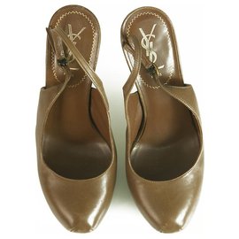 Yves Saint Laurent-Yves Saint Laurent YSL Tribut TRIBTOO Hellbraune Leder-Slingback-Absätze 38.5-Braun