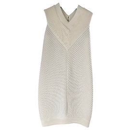 Vestido Chanel Branco de Algodão Decote em V Sem Mangas Branco