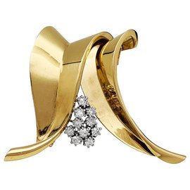 Autre Marque-Fontana brooch in yellow gold, platinum and diamonds.-Other
