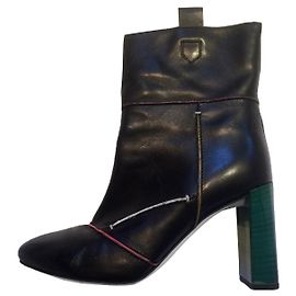 Fendi Leather boots with laquered heel Black Dark green