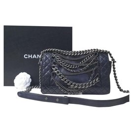 Chanel-Borsa Chanel Boy Medium in pelle di vitello con patta a catena-Nero