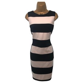 Calvin Klein Kleider Schwarz Roh