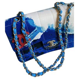 Chanel-Un bolso de lona con solapa muy raro con estampado de logo de surf acolchado de Chanel-Azul