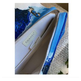Chanel-Un bolso de lona con solapa muy raro con estampado de logo de surf acolchado de Chanel-Azul