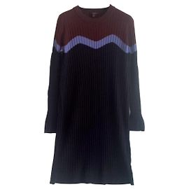 Cos 100% Wool. Navy with burgundy and lavender. In perfect condition. Chestnut Navy blue Lavender