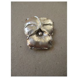 Kenzo-Thought brooch.-Silvery