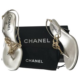 Chanel-Gold Chain Strasssteine Leder Tanga Sandalen-Silber,Gold hardware