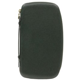 Louis Vuitton-LOUIS VUITTON Taiga Leather Organizer Atholl Travel Case Episea M30654 LV Auth yk550-Green