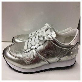 Tod's-Sneakers-Silvery