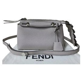 Fendi-Mini bolsa de couro embelezada com cruzetas Fendi By The Way-Cinza