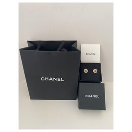 Chanel-Pendientes Chanel dorados en forma de botones .-Dorado
